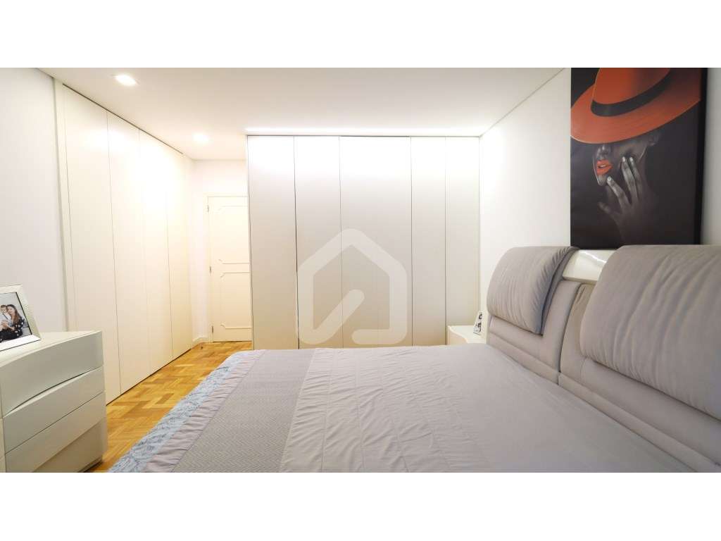 Moradia individual T4+1 com piscina, em Esmeriz-23