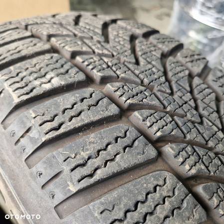 DUNLOP SP WINTER SPORT 4D 195/65R16 92H 6,5mm 4X 17R - 5