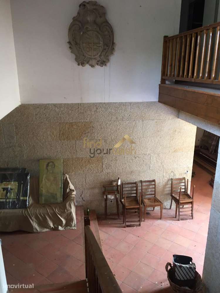 Espetacular moradia T9 de traça tradicional, com dois pisos, no coraçã-16