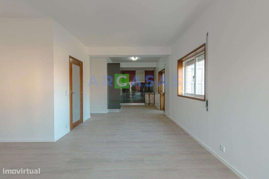 Apartamento T2 renovado, com lugar de garagem e varanda em Baguim do M - Grande imagem: 4/20