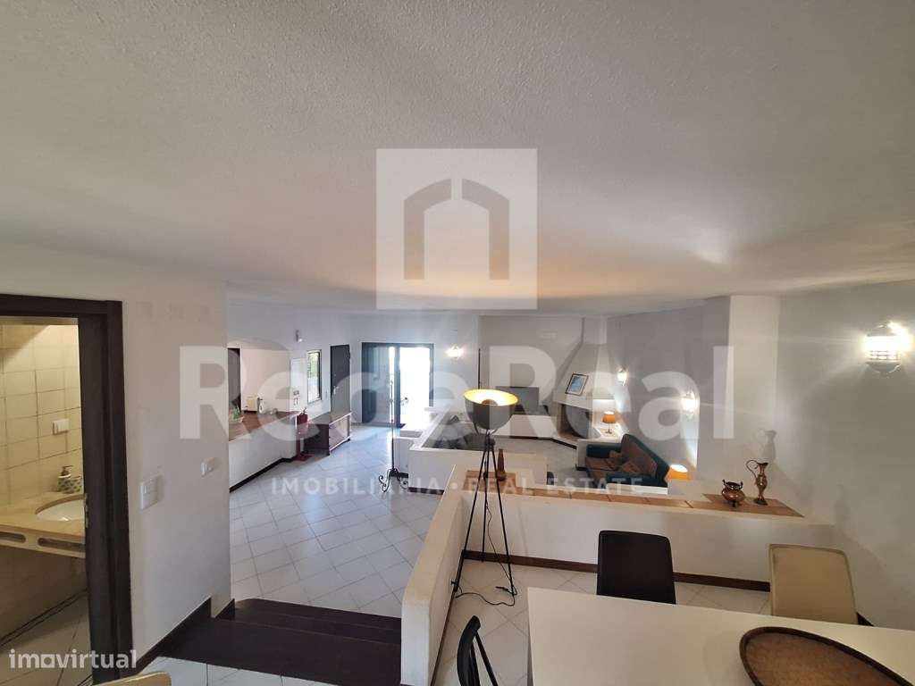 Moradia T3 + 1 com Boas Áreas em Lote de 300 m² - Centro de Albufeira-36