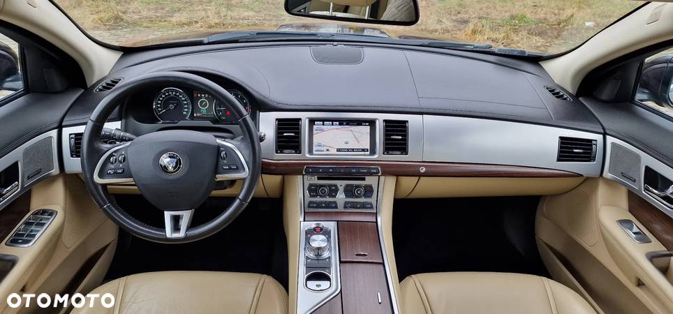 Jaguar XF 2.0 T Luxury - 20