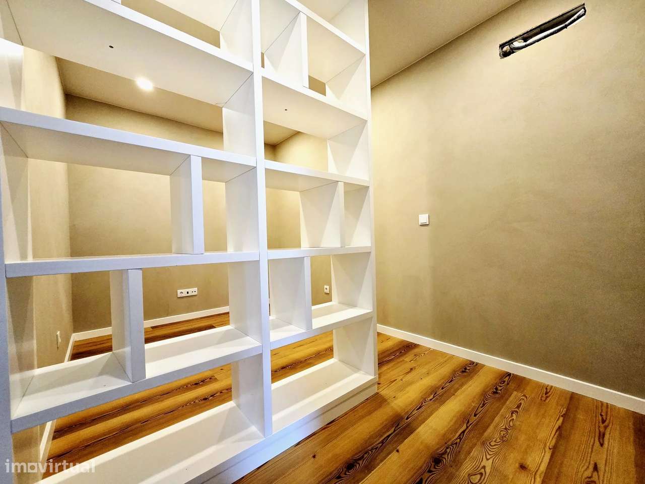 A casa onde o seu futuro começa – Moradia T3 remodelada, moderna e lum-23