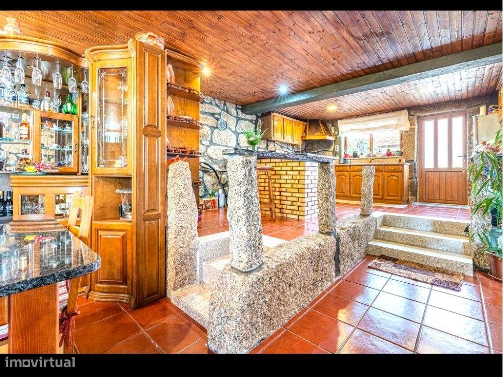 Quinta com moradia em pedra, com 2,2 hectares, água de mina e vário... - Grande imagem: 5/20