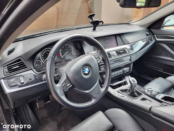 BMW Seria 5 528i Touring - 8