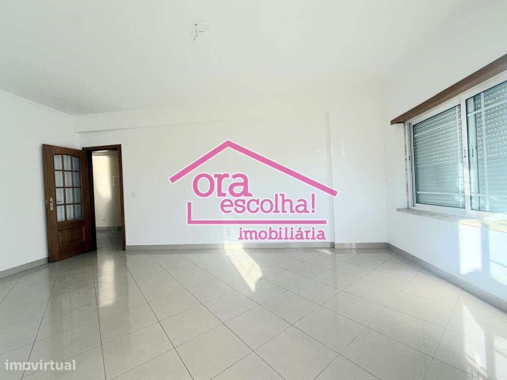 Apartamento T2 com Suíte, PARQUEAMENTO e ARRECADAÇÃO na QUINTA DA F... - Grande imagem: 4/20