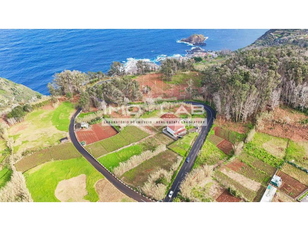 Terreno plano com 2128m2 - Porto Moniz-11