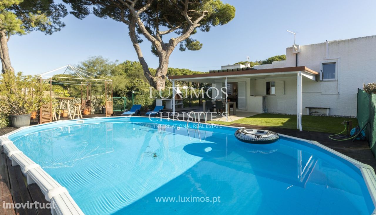 Moradia V2 com piscina, para venda em Vilamoura, Algarve