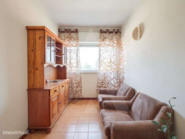 Apartamento T1+1 com arrumos e lugar de garagem em Mafamude!-7