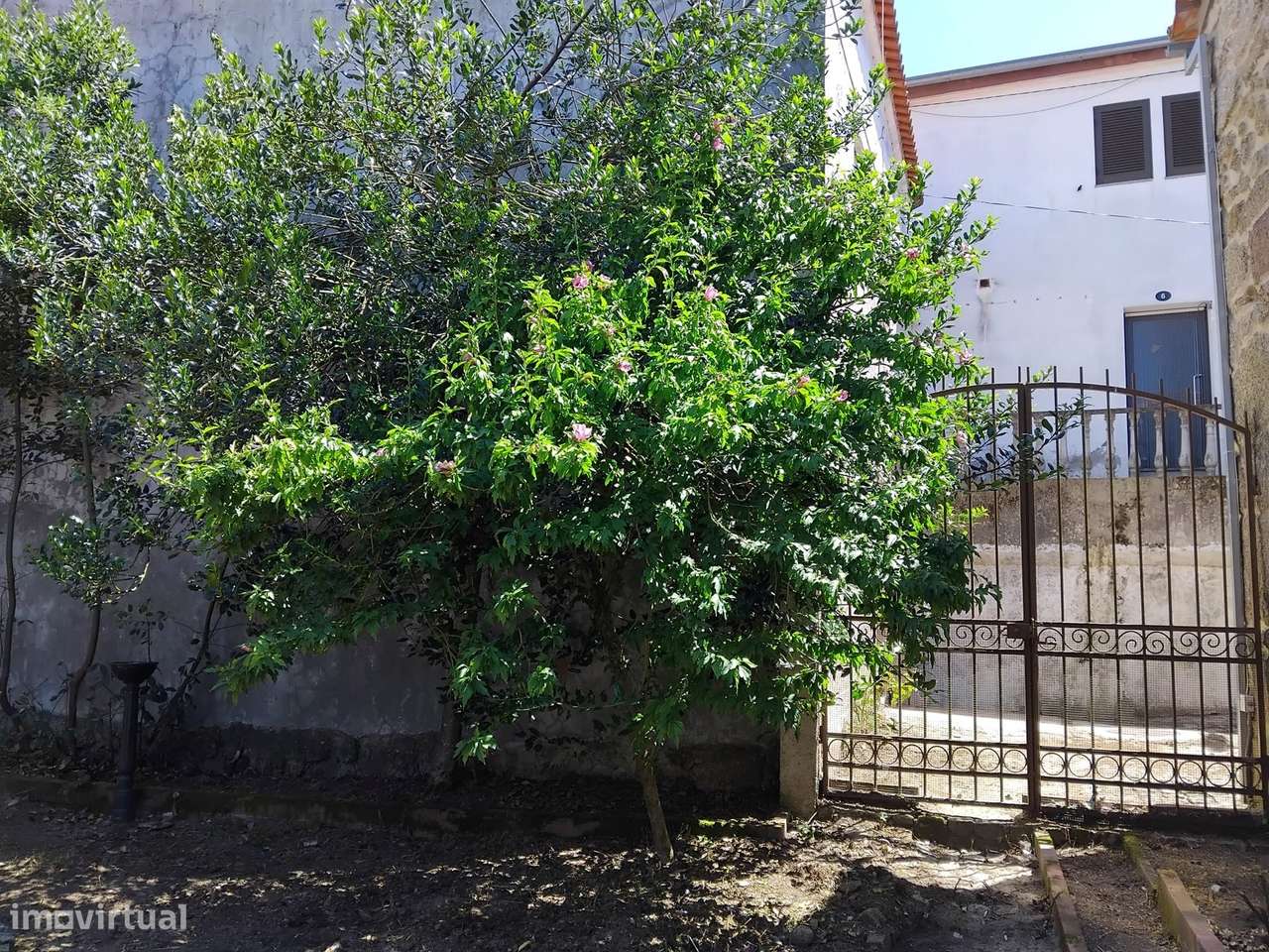 Moradia de Grande Dimensão com Potencial Habitacional, Turístico e de-9