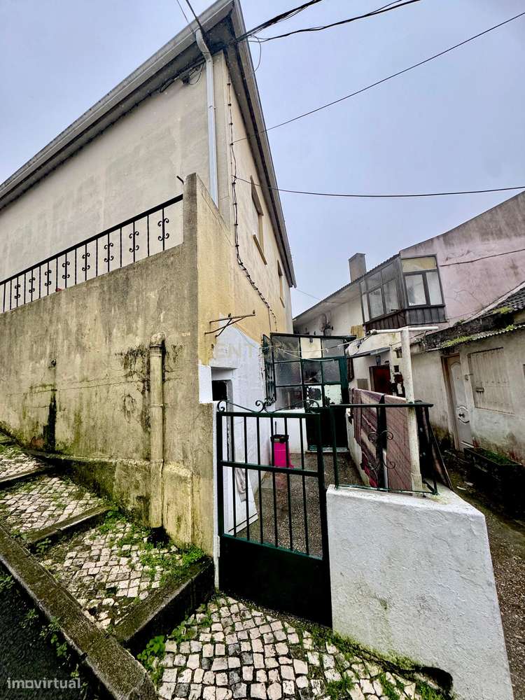 Camarate - Prédio de 2 andares de utilização independente - Grande imagem: 5/21