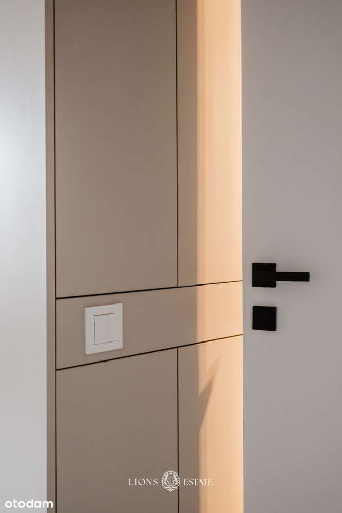 Ściana okien, zieleń i cisza|35m² na Mokotowskiej-13