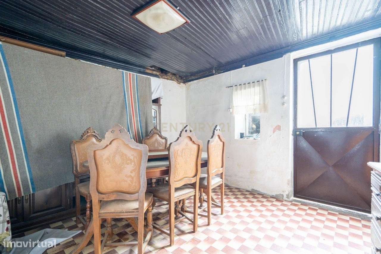 Moradia para renovação em Ervedal da Beira - Grande imagem: 4/28