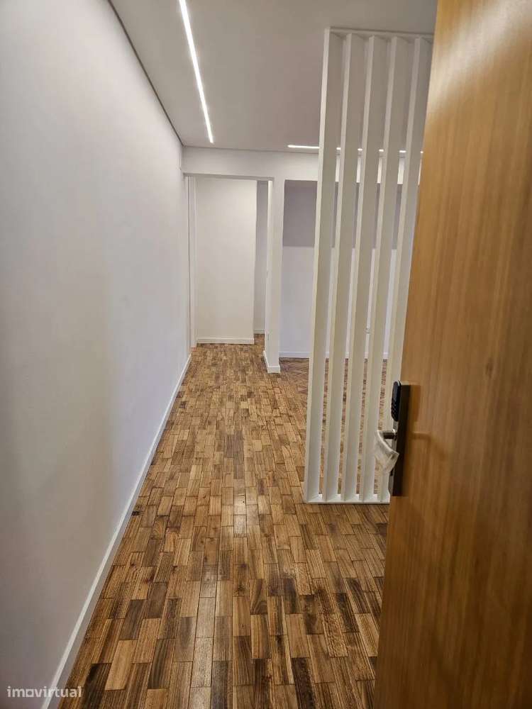 T4 Totalmente Renovado na Baixa do Porto - Grande imagem: 4/25
