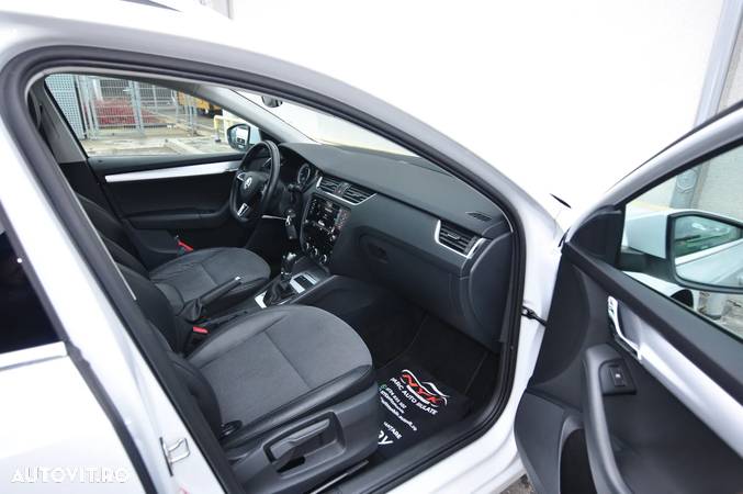 Skoda Octavia Combi Diesel 1.6 TDI DSG Ambition - 8