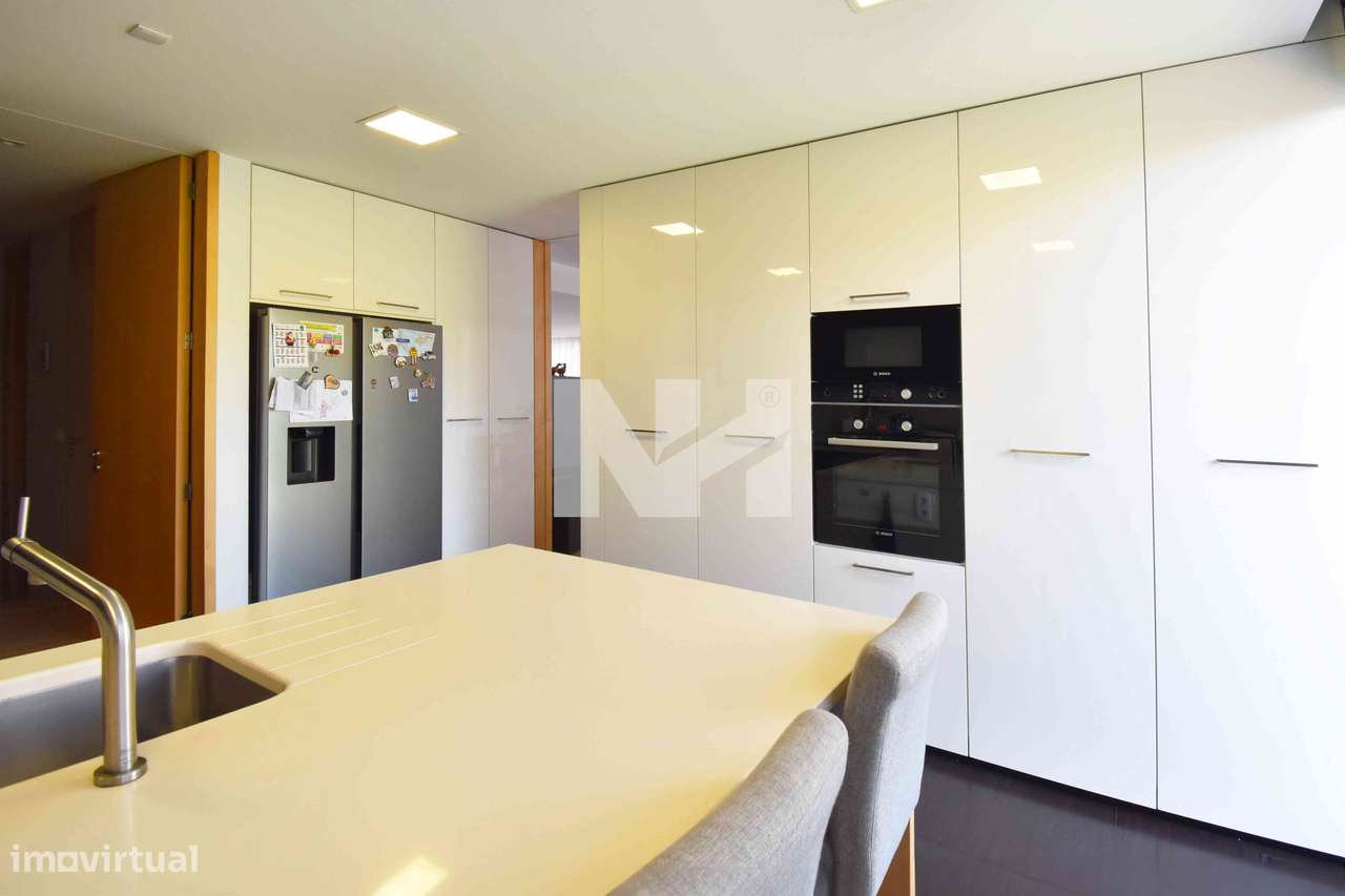 Moradia T4 | 4 Suites | Jardim | Centro | Maia-9