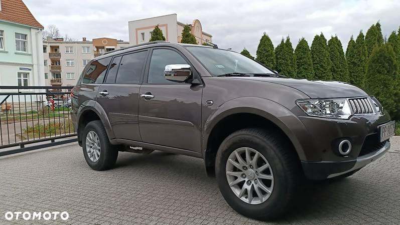 Mitsubishi Pajero Sport 2.5 DID Intense + - 14