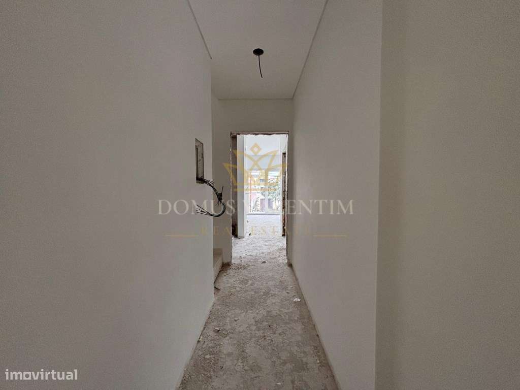 MORADIA GEMINADA -TRIPLEX T4 COM 3 WC
FERNÃO FERRO-22