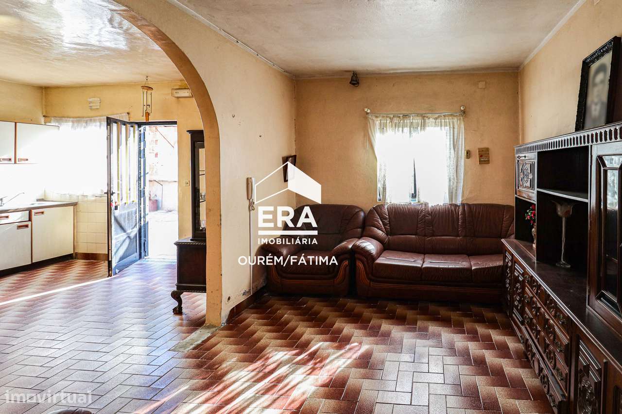 Moradia T3 implantada num terreno com 3.855m2 em Casal Domingos João-6