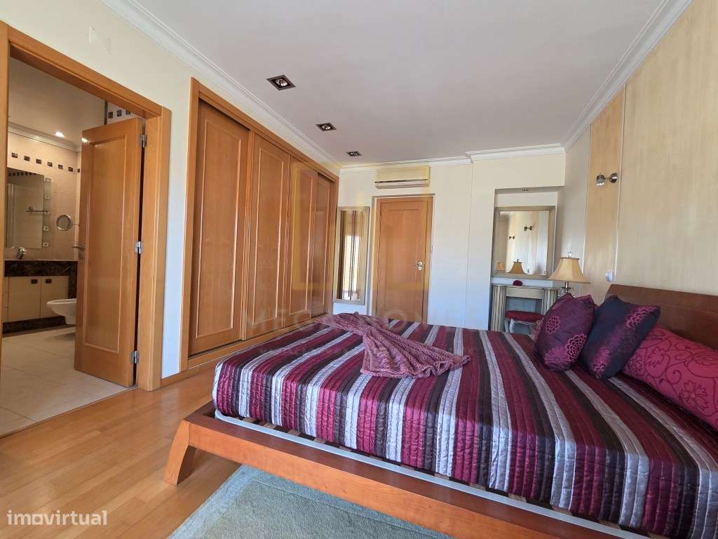 Moradia T5 com piscina + Apartamento T3, em centro de Lagoa (Algarve)-36