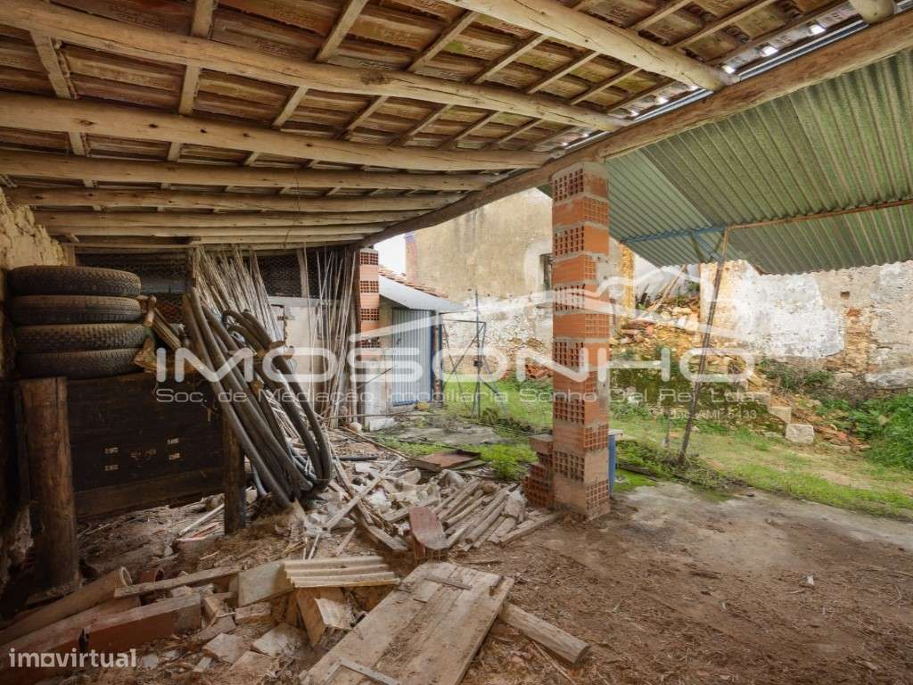 Terreno com 4107m2, Casa em ruínas e Anexos - Grande imagem: 3/57