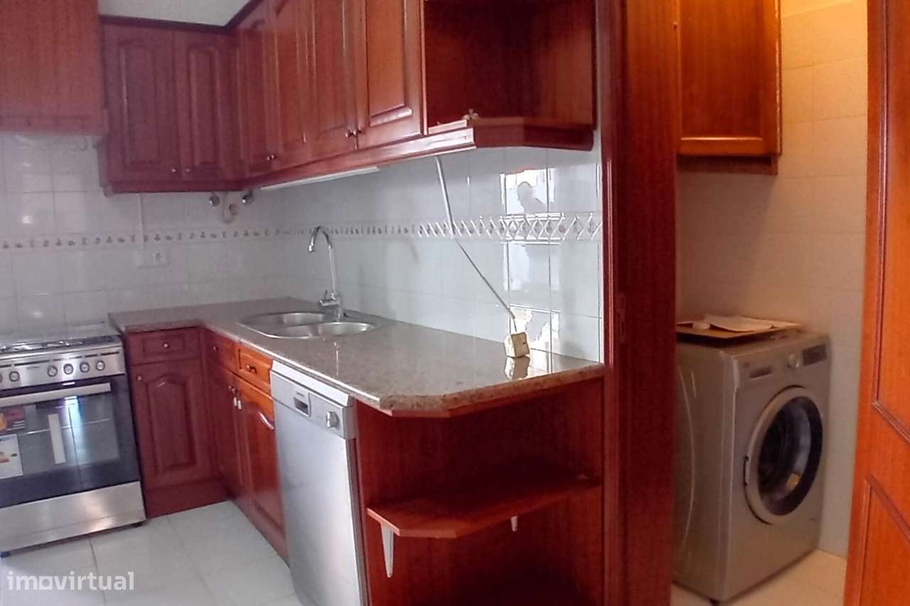 Apartamento c/ 4 assoalhadas c/ Terraço 15m2 no CENTRO da Lourinhã! - Grande imagem: 3/21