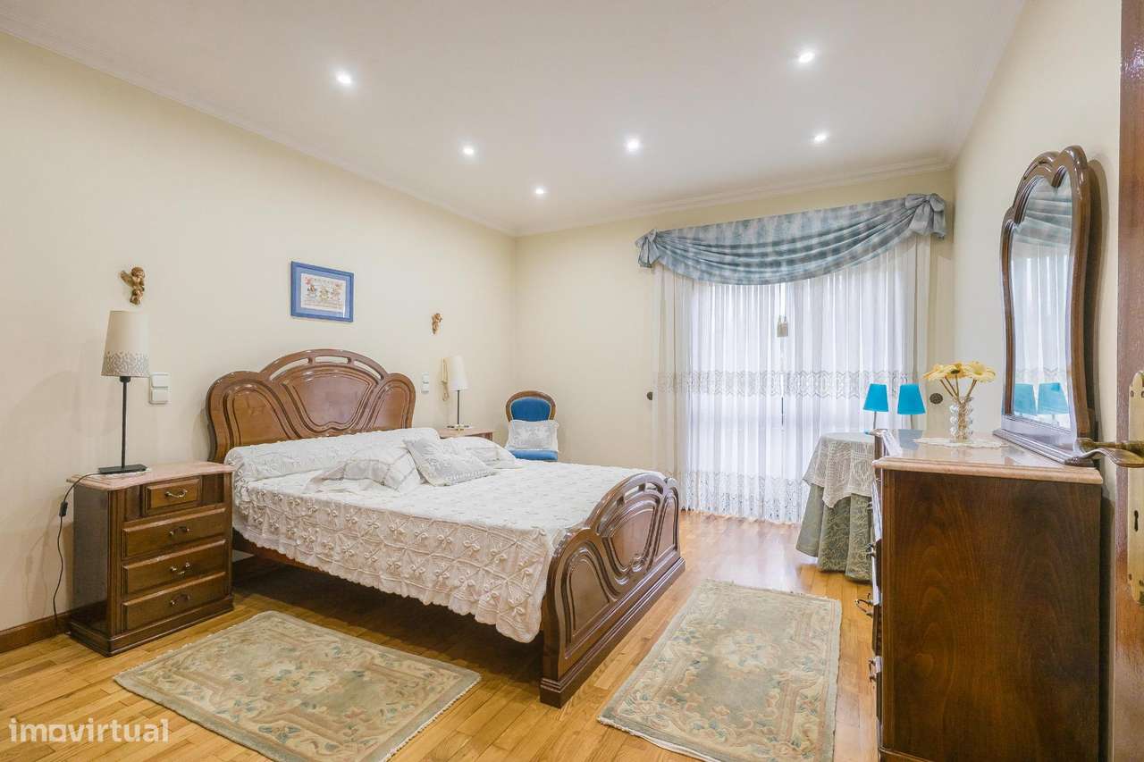 Moradia T4 exclusiva | Piscina| Zona Agrícola | Junto à Praia-23