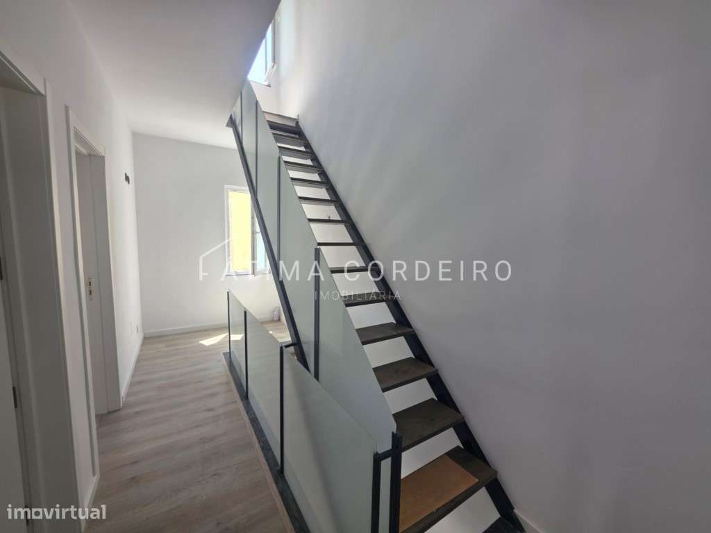 Moradia T3 com piscina e terraço-10