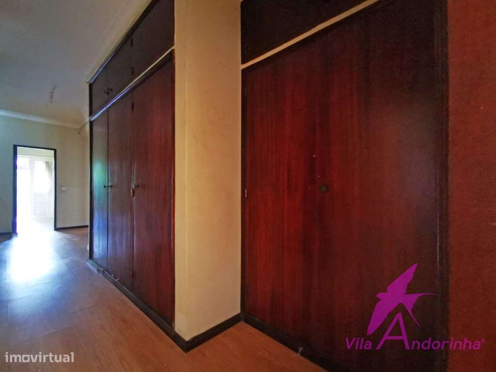 Apartamento T2 a 2 minutos do centro da cidade com garagem fechada.-6