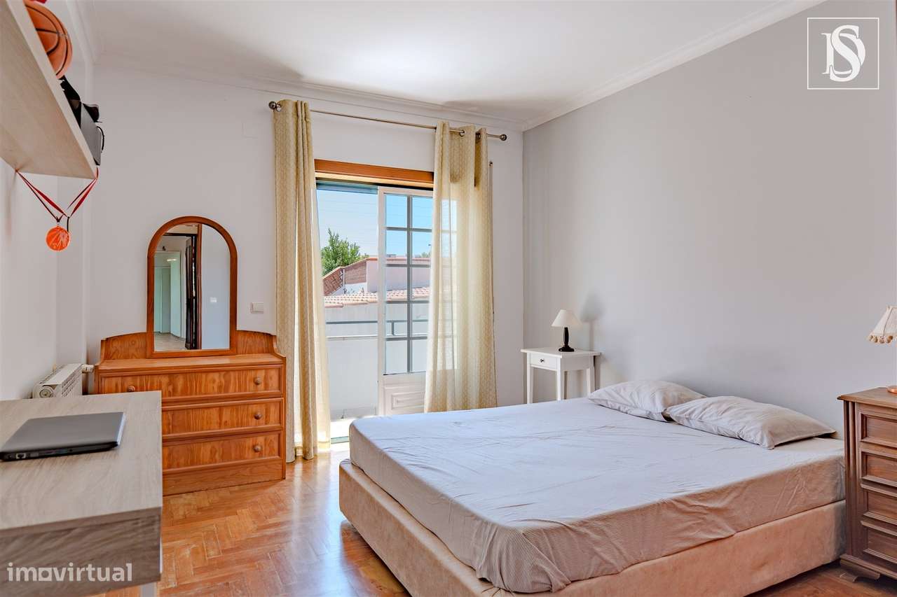 Apartamento T4 c/ Garagem-25