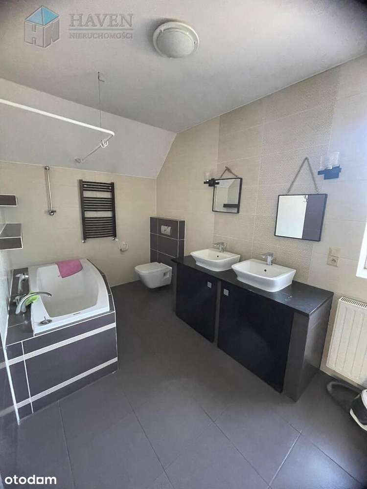 Przestronny dom z potencjałem-15