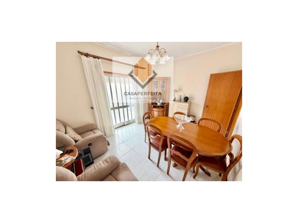 Andar Moradia T3 de 3 Frentes com Terreno, Garagem e Anexos - Avintes-10