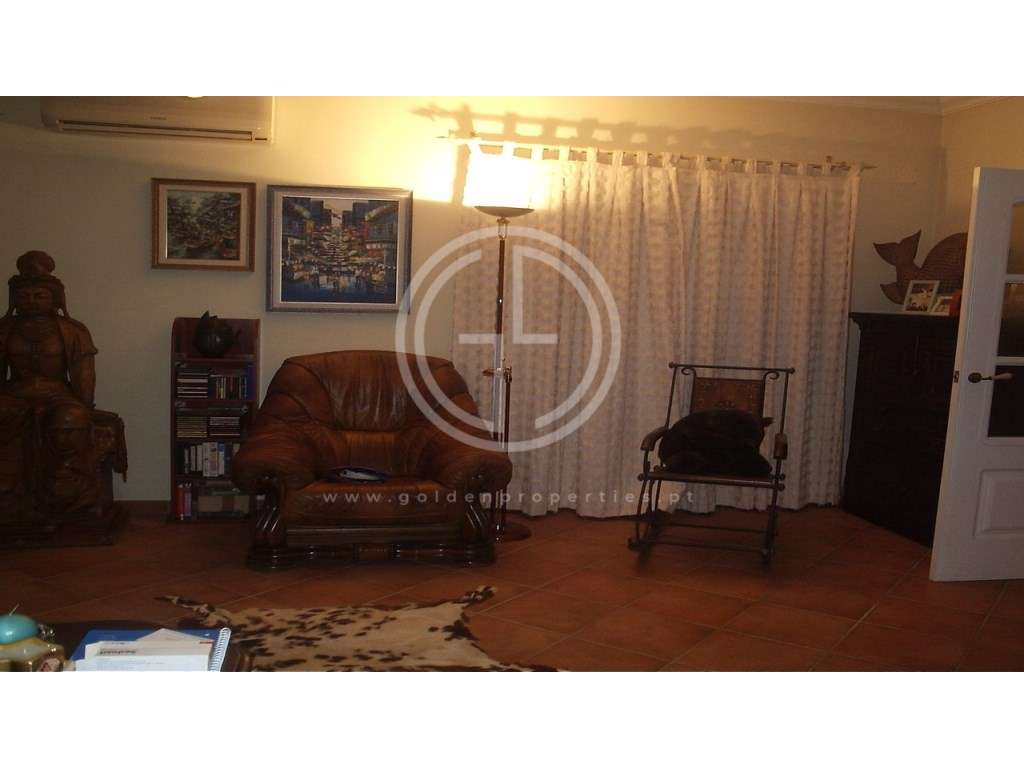 Moradia T4 com piscina localizada numa zona calma entre Loulé e Alm...-19