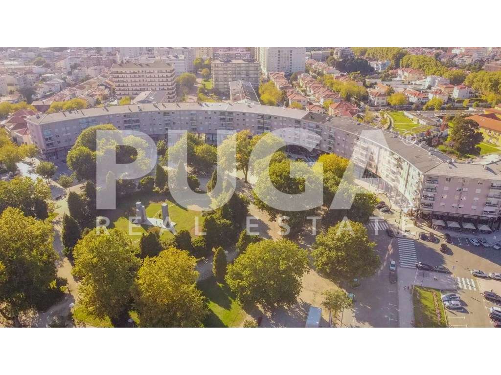 Apartamento de Prestígio na Praça Velásquez - Porto-25