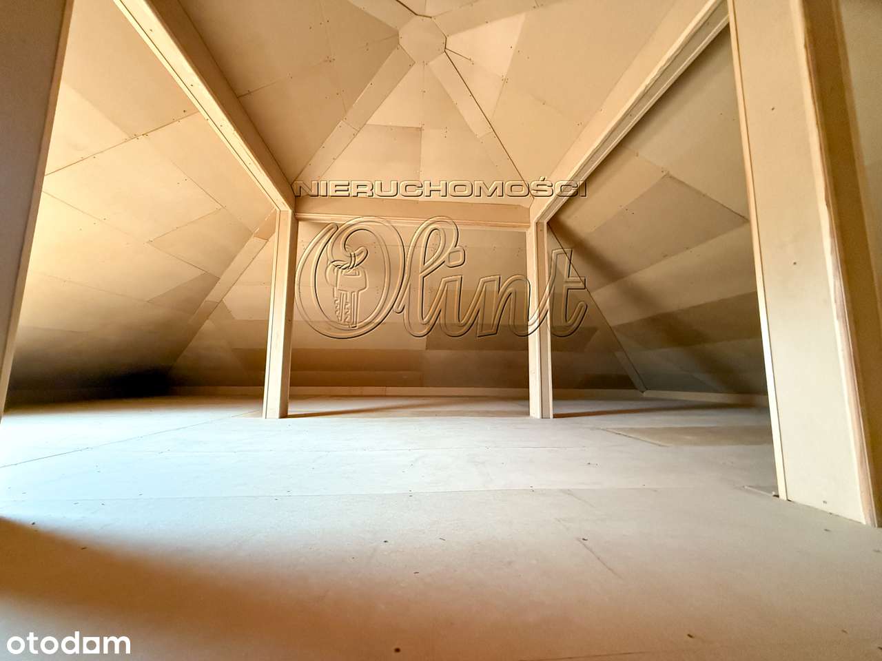 Dom nad jeziorem z pomostem-13