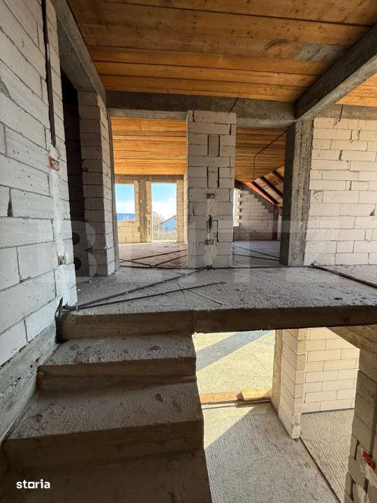 Casa cu etaj la rosu, 160 mp utili, 1200 mp teren, zona Trei Movile - - Imagine principală: 5/9