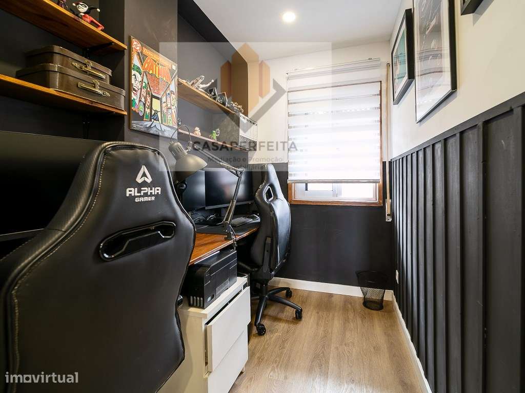 Apartamento T3 Renovado com Varandas, Lugar Garagem e Arrumo - Cent...-25