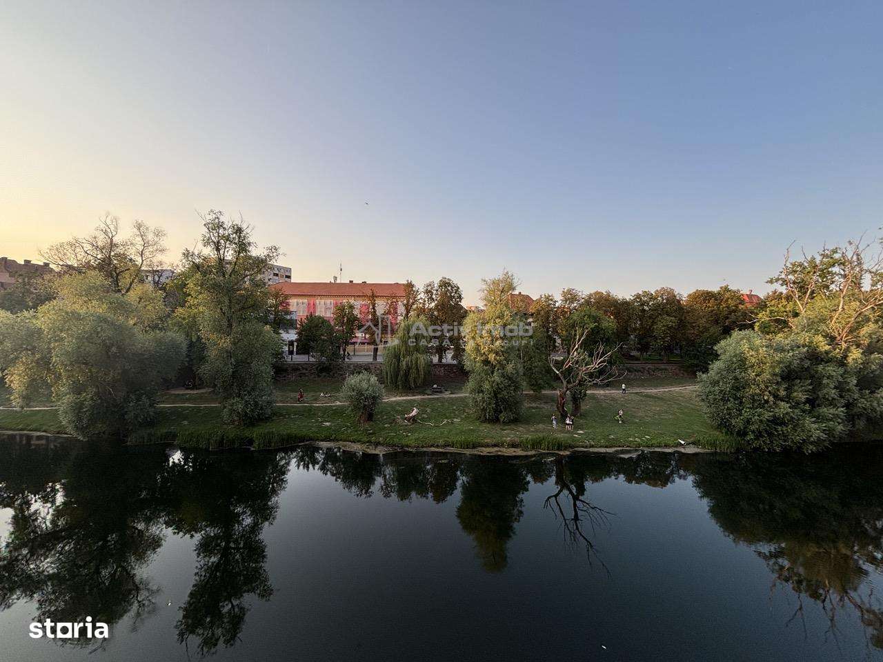 Apartament 129 mp cu vedere spre Crisul Repede si demisol independent-0