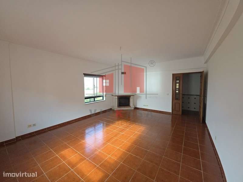 Apartamento T3 em zona sossegada do carregado-5