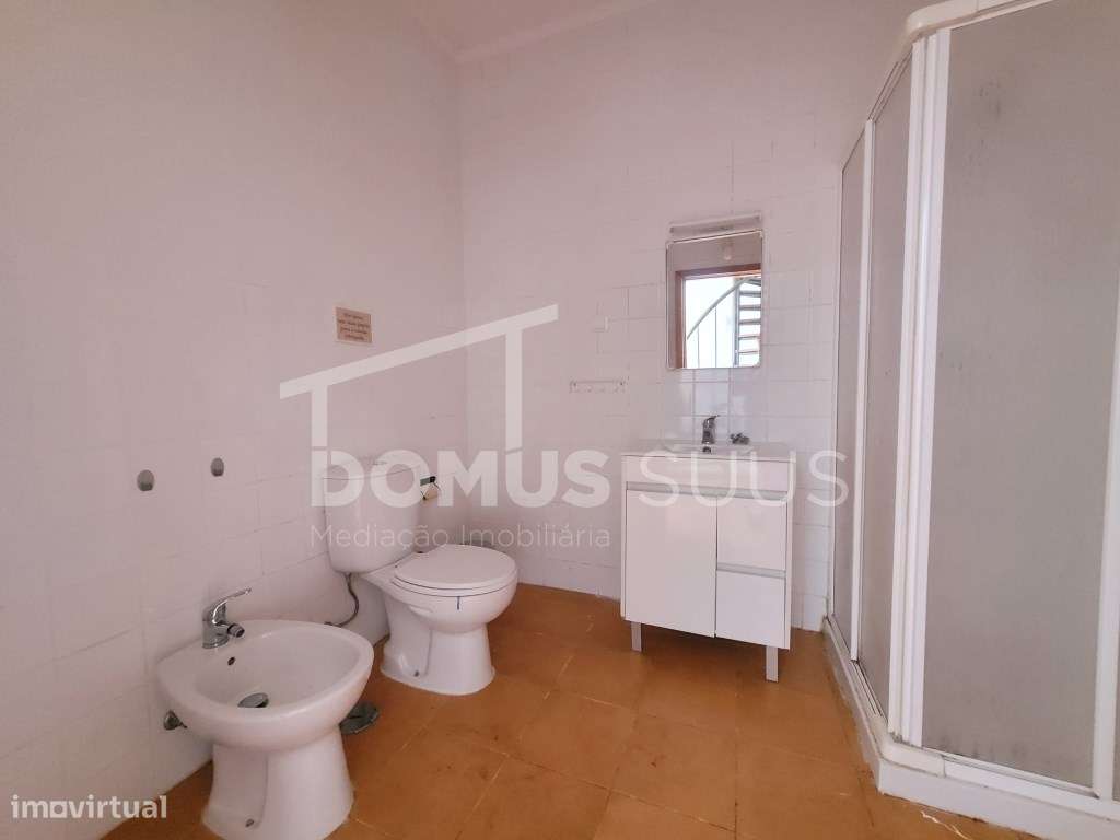 Moradia com armazém localizada na Cova da Muda - Grande imagem: 4/12