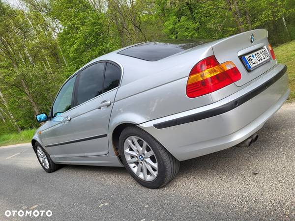 BMW Seria 3 320i - 5