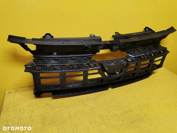 VW MULTIVAN 21- WZMOCNIENIE GRILL ATRAPA STELAZ 7T0807381B - 2