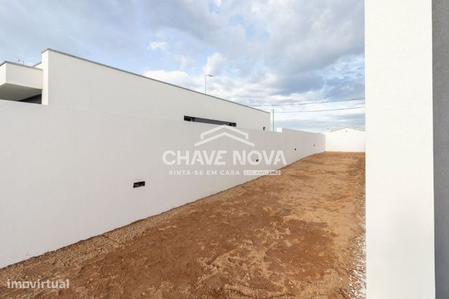 Moradia V3 Nova, Térrea e Isolada em Travanca - Santa Maria da Feira-18