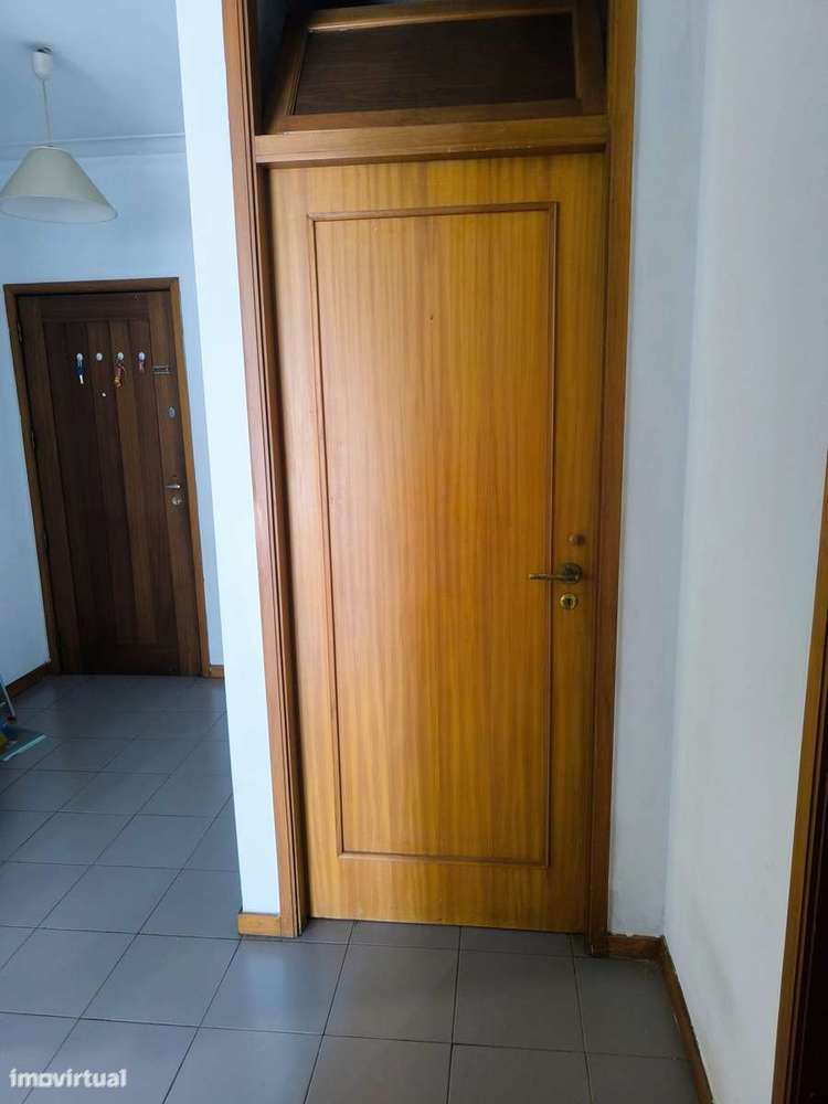 T1+1 mobilado c/ Varanda, próximo ao Shopping e Centro de Braga ! - Grande imagem: 5/8