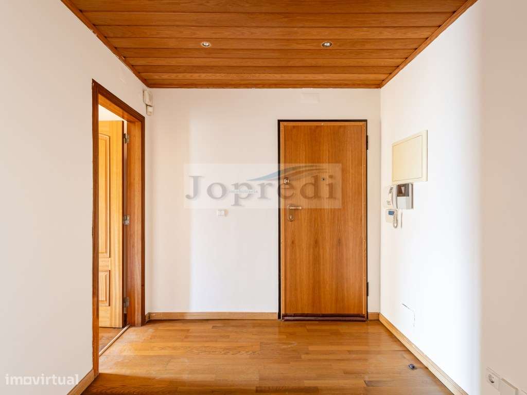 Apartamento T3 com 2 garagens em Box e 1 arrecadação-2