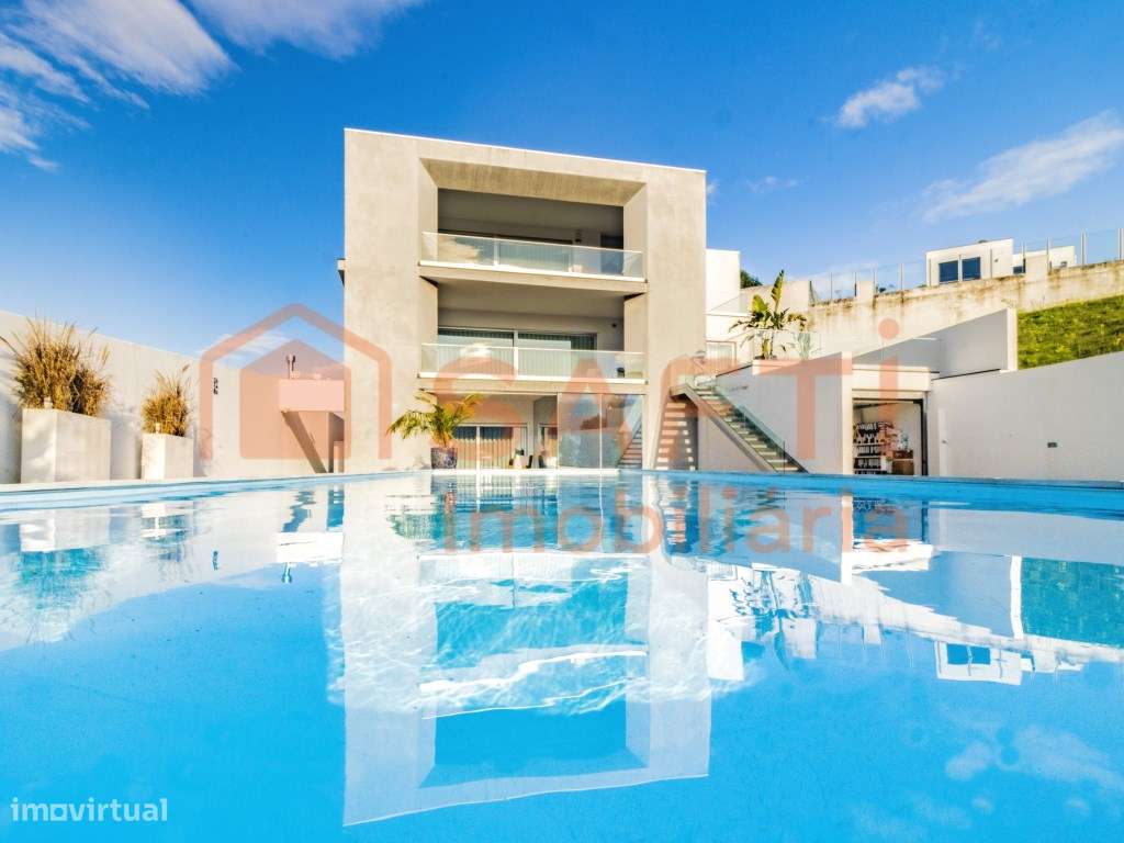 Luxuosa moradia isolada - Grande imagem: 1/60