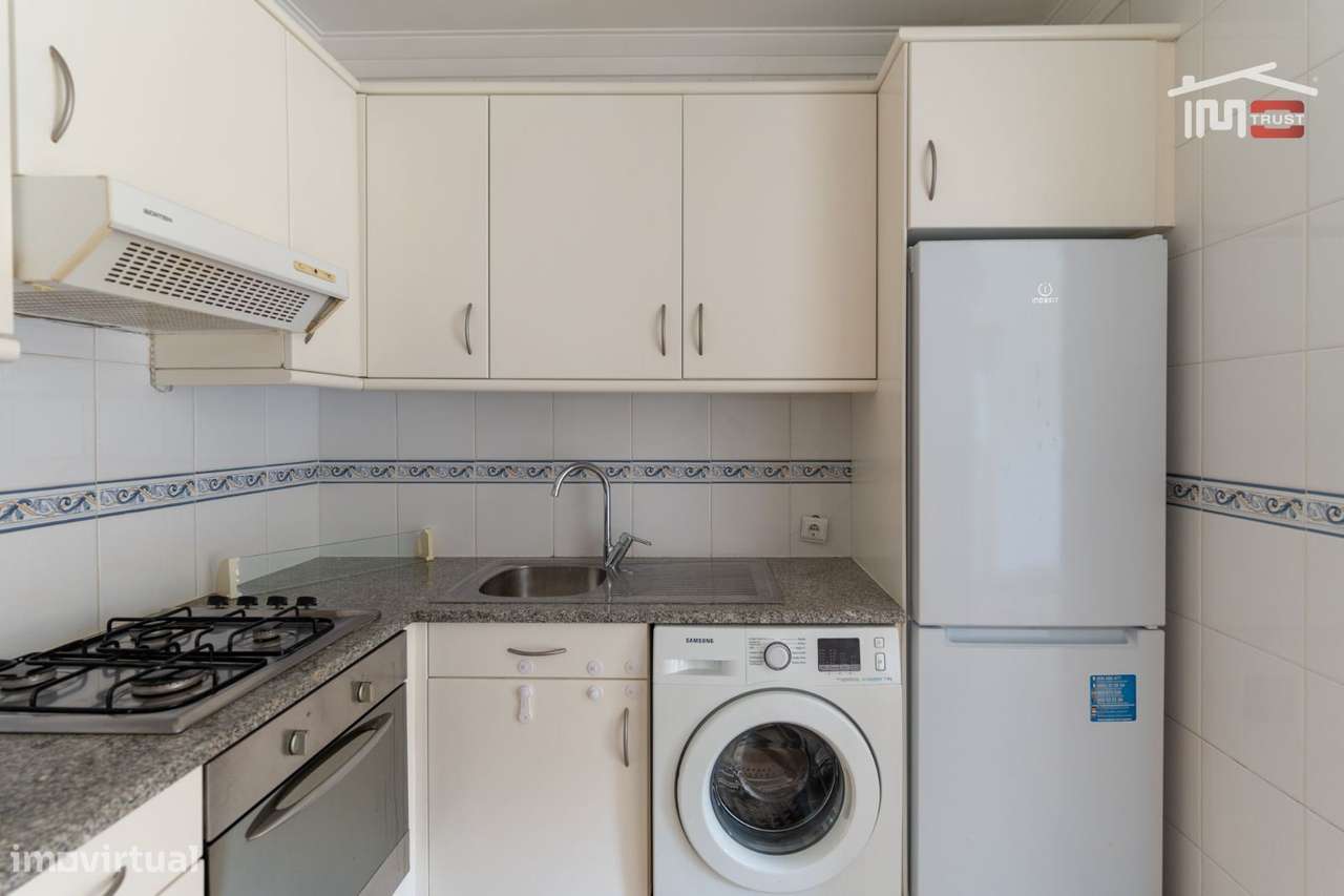 APARTAMENTO T1 COM ELEVADOR E GARAGEM VARANDA EM LEIRIA - Grande imagem: 2/23