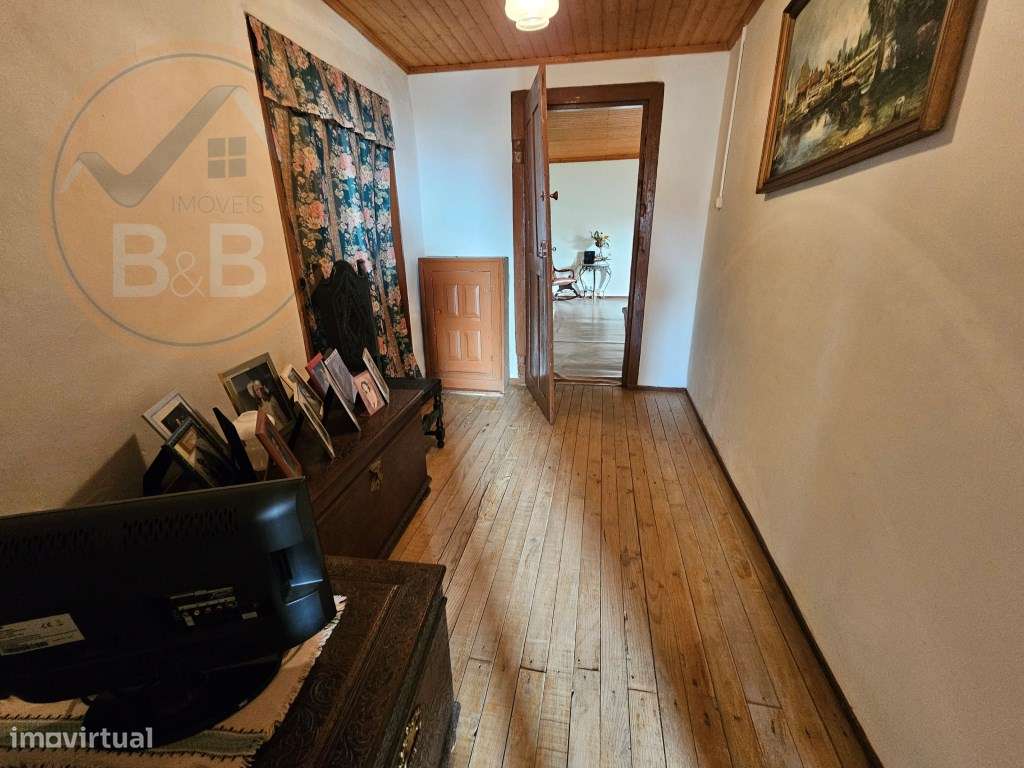 Moradia T4, em pedra, com terreno de 2.366 m² e Espigueiro datado d...-21