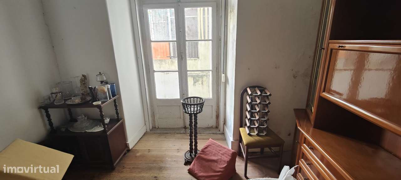 APARTAMENTO T-3 RUA TOMÁS RIBEIRO PARA REMODELAÇÃO TOTAL-46