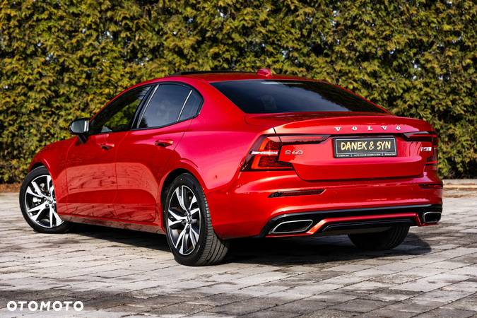 Volvo S60 T5 R-Design - 11